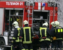 В Москве горит крупный автосервис