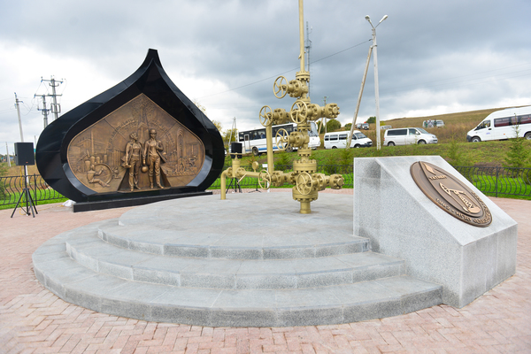 В Татарстане открыли памятник нефтяной скважине