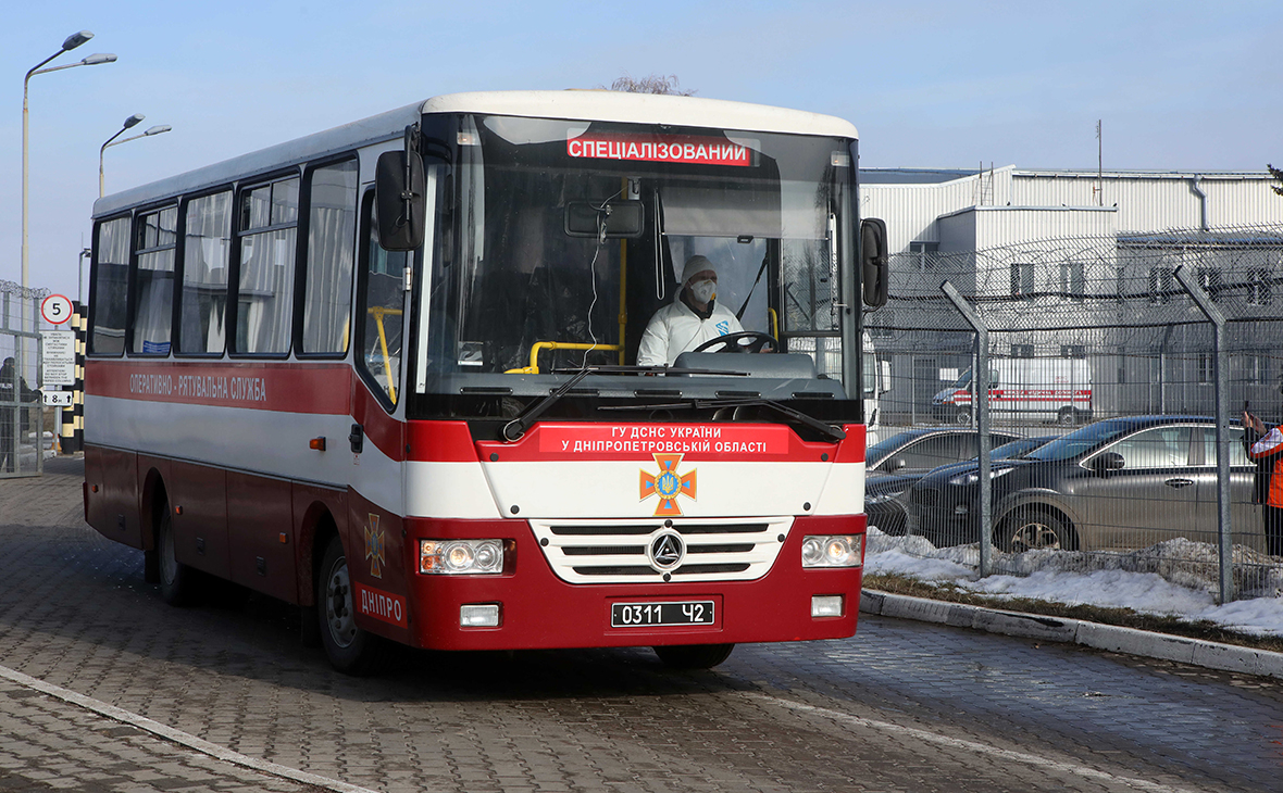 Автобус с эвакуированными из Китая украинцами