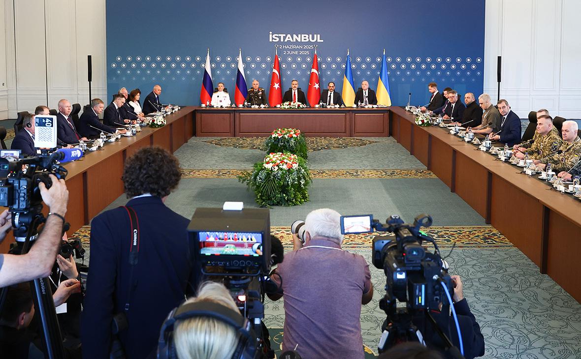Российско-украинские переговоры во дворце Чираган в Стамбуле, Турция,&nbsp;2 июня 2025 года