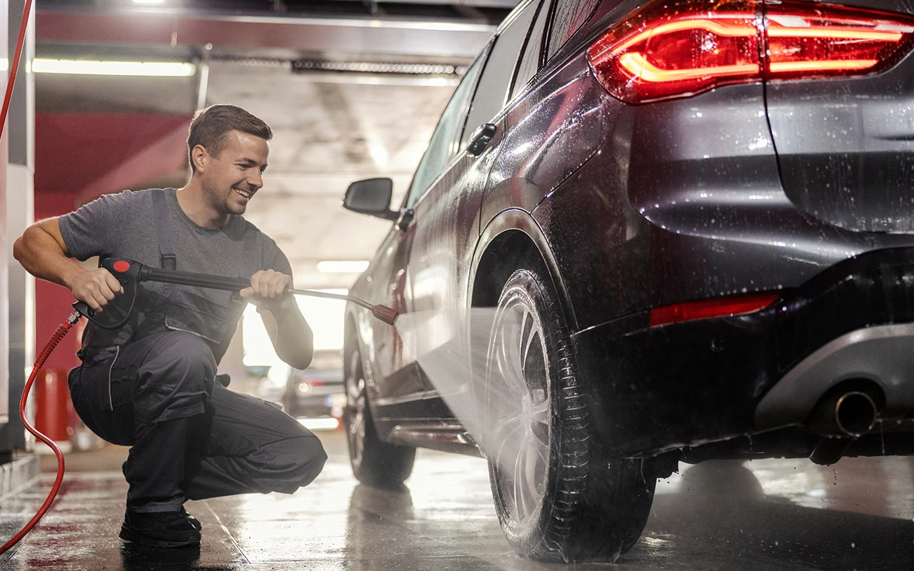 Само здание, навесы, благоустройство территории и подъездные пути могут стоить от 2 млн до 10 млн руб. — в зависимости от масштаба и материалов