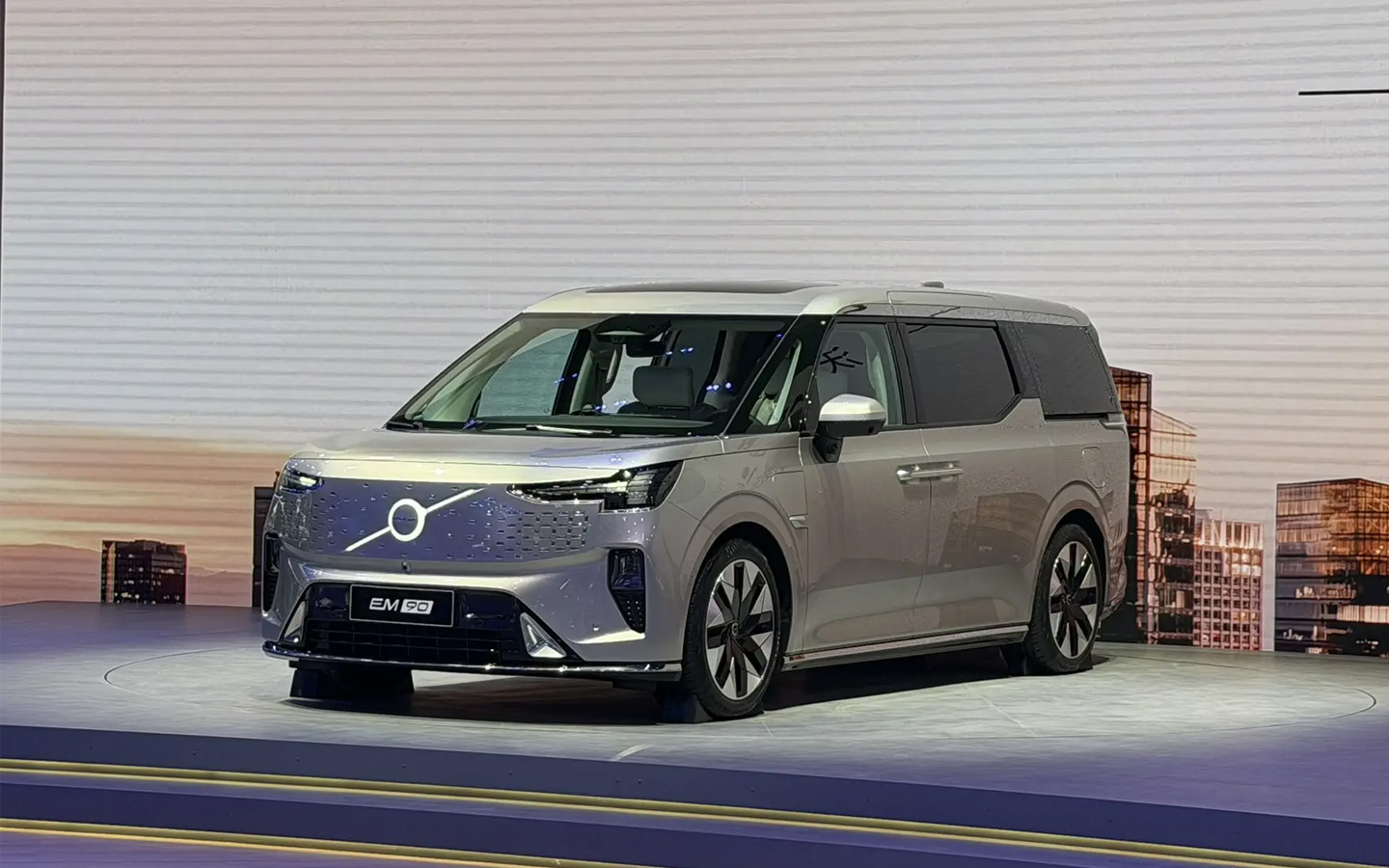 Volvo EM90 концепт