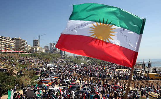 Флаг Курдистана, запрещенный в&nbsp;Сирии, активно используется в&nbsp;ходе гражданской войны