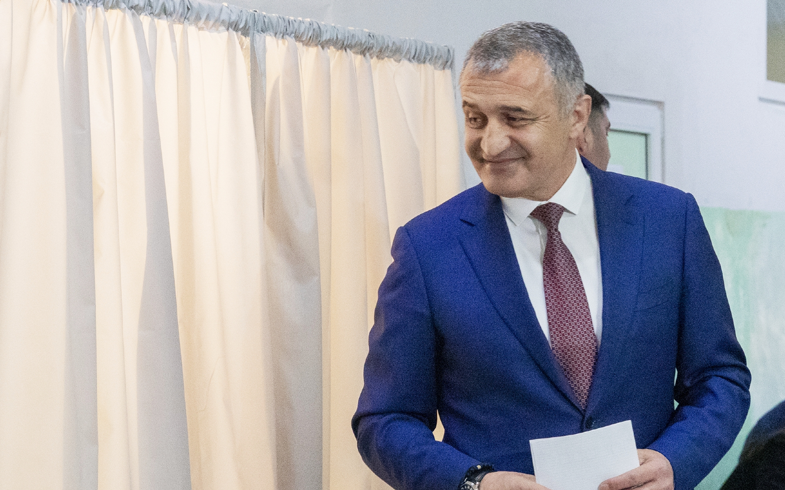 Президент Южной Осетии Бибилов заявил о выходе во второй тур на выборах