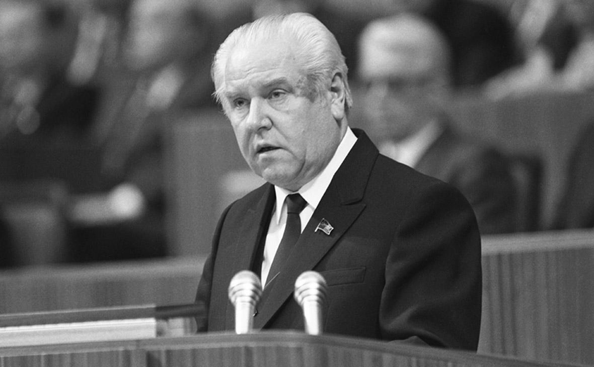 Николай Слюньков в 1988 году