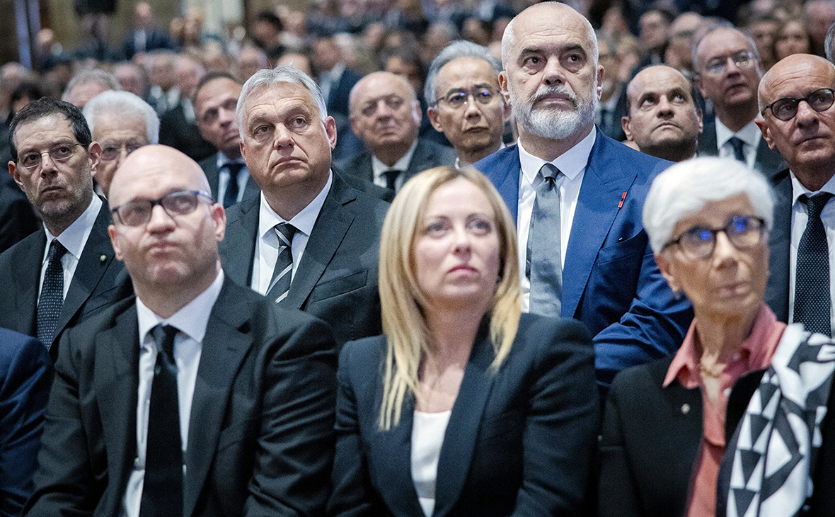 В первом ряду в центре&nbsp;&mdash; премьер-министр Италии Джорджа Мелони, во втором ряду второй слева&nbsp;&mdash; премьер-министр Венгрии Виктор Орбан