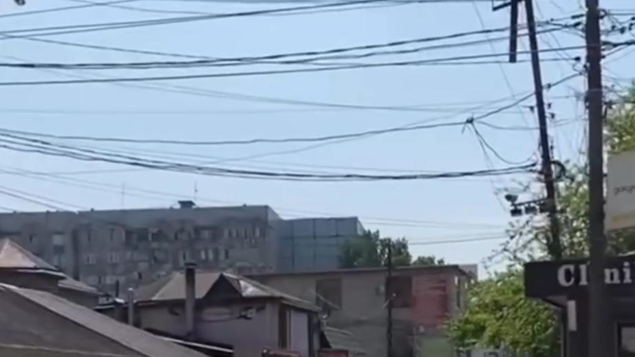 Кадры стрельбы в Махачкале, во время которой погибли полицейские