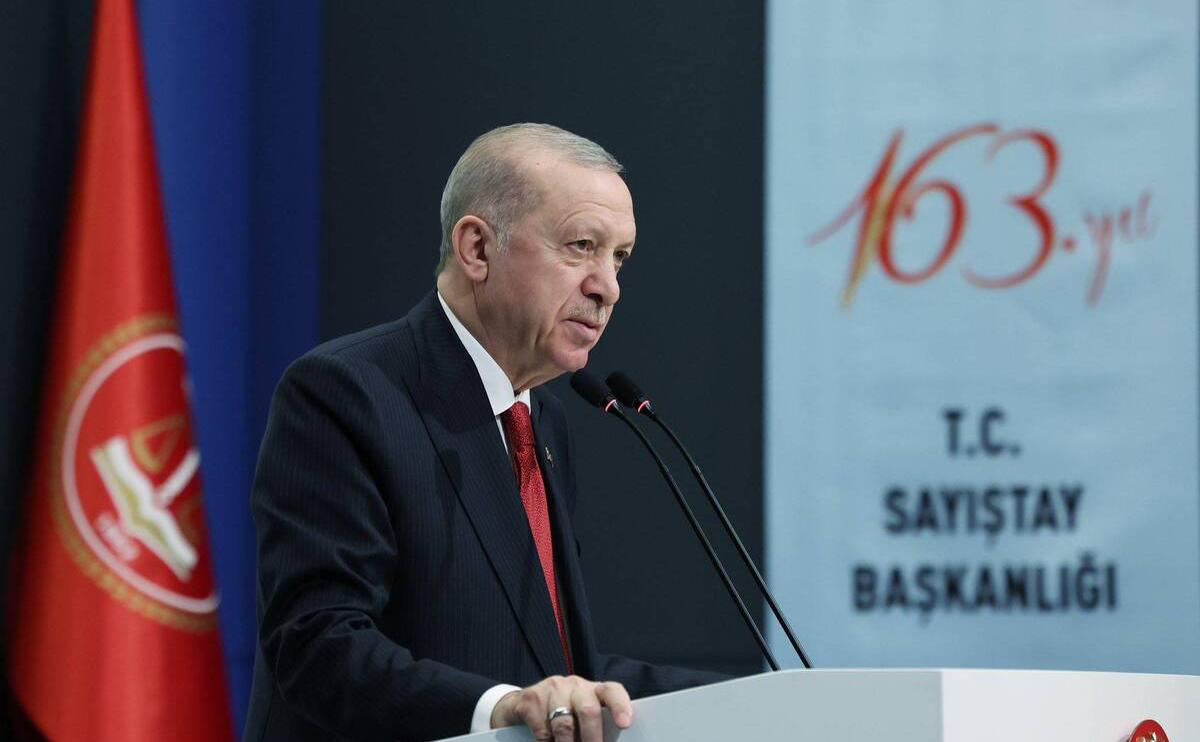 Türkiye узнала, как Эрдоган может пойти на новый срок в обход Конституции"/>