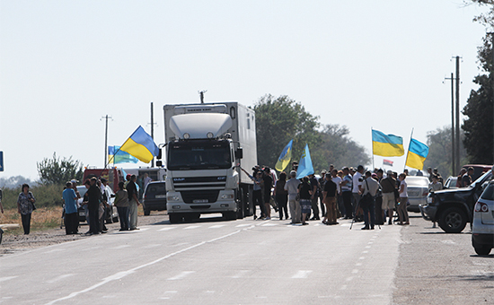Участники акции&nbsp;по блокаде Крыма