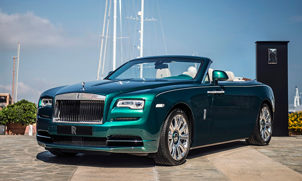 Rolls-Royce Wraith и Dawn получили эмблемы из белого золота