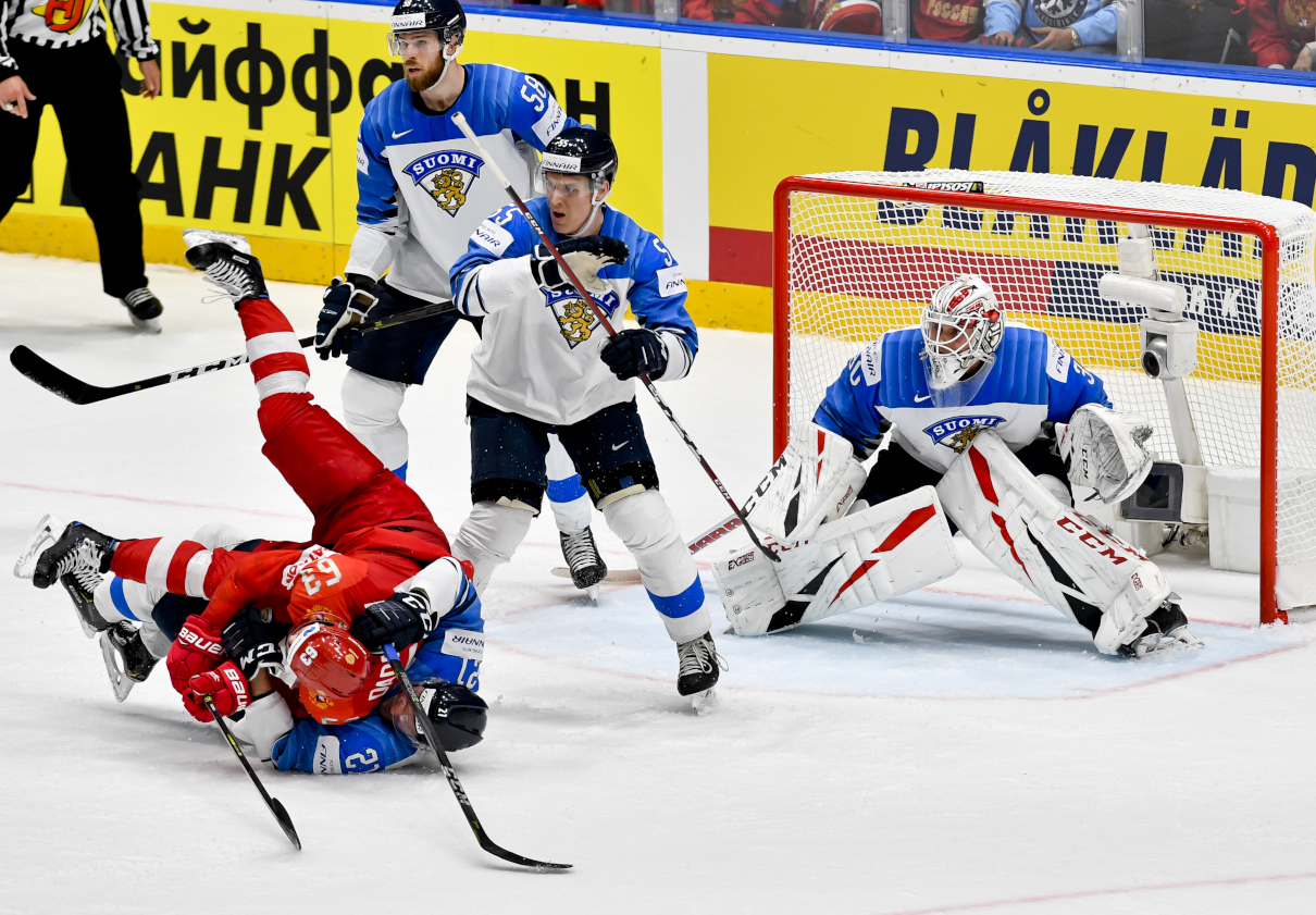 Его финский коллега Кевин Ланкинен не позволил хоккеистам российской сборной забросить ни одной шайбы, отразив 32 броска

