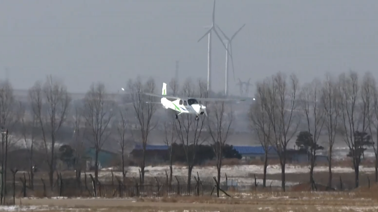 В Китае испытали частный самолет с двигателем на водороде. Видео