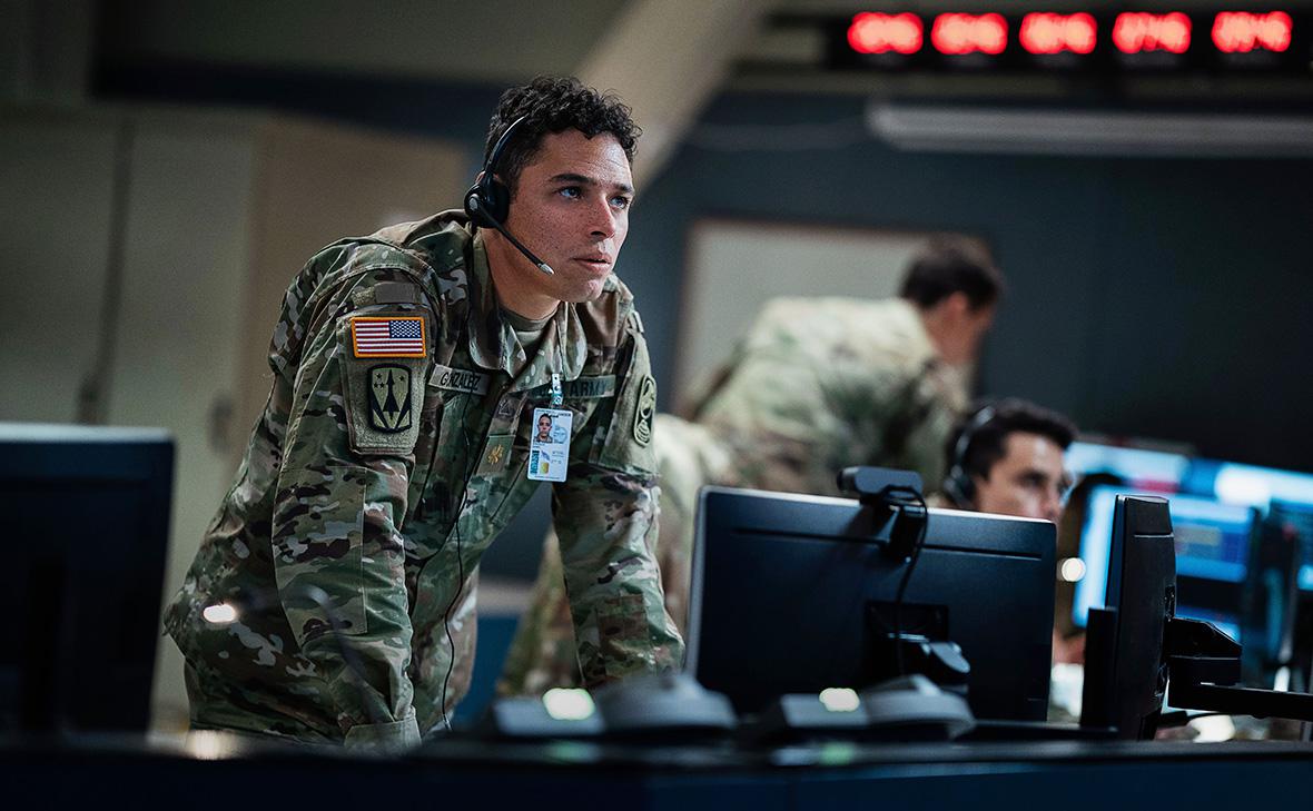 Энтони Рамос в сцене из фильма &laquo;Дом динамита&raquo;