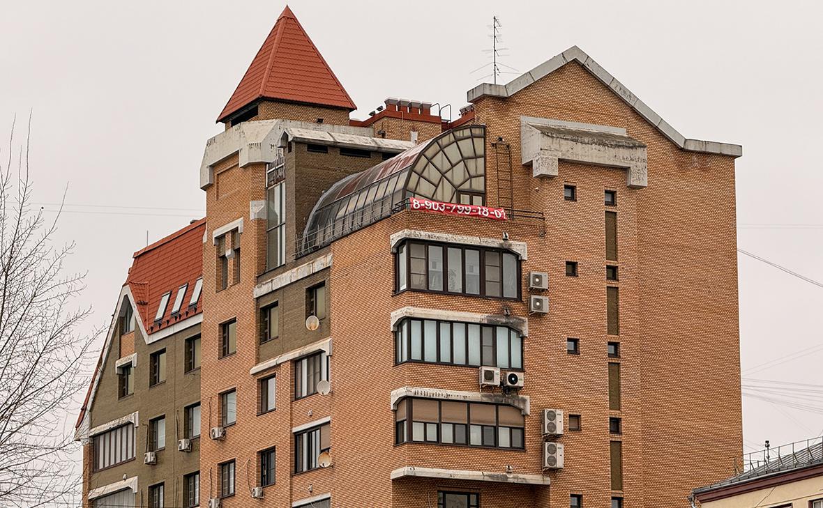 Вид на дом, в котором находится квартира Ларисы Долиной