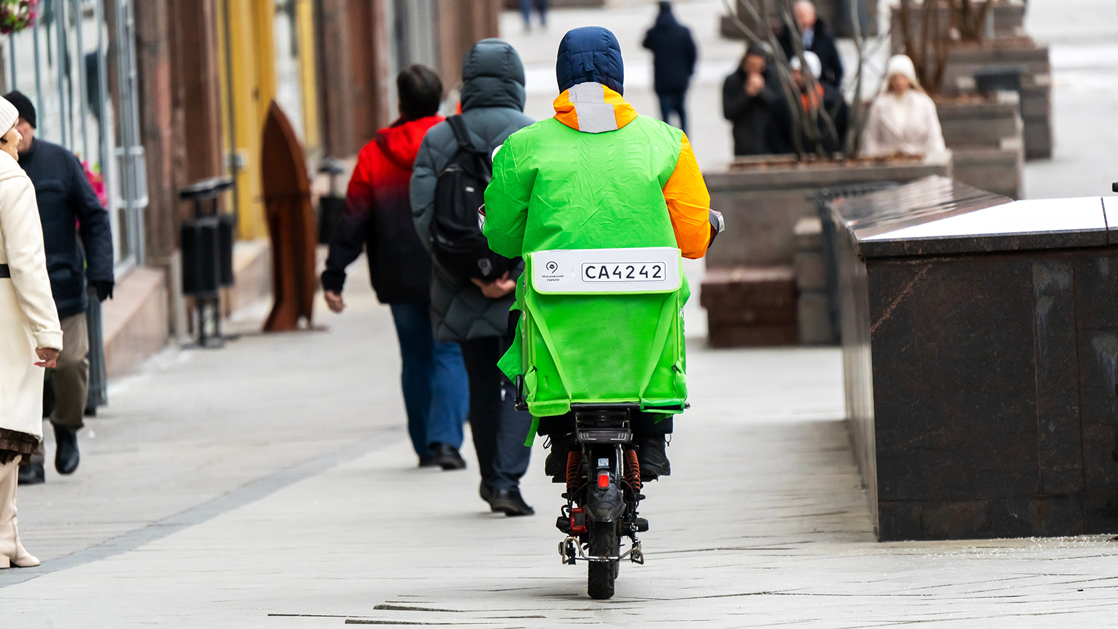 В Москвы курьерам запретят ездить на электровелосипедах в этом месте