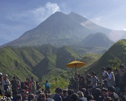 В Индонезии из-за извержения вулкана закрылся аэропорт