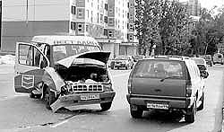 В Петербурге в результате столкновения "маршрутки" с грузовиком 2 человека погибли, 11 ранены
