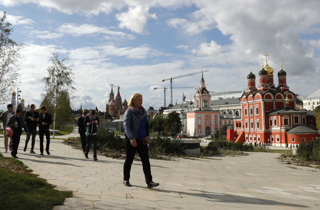 ​Остальную площадь занимает пешеходная зона, которая спускается до уровня Москвы-реки