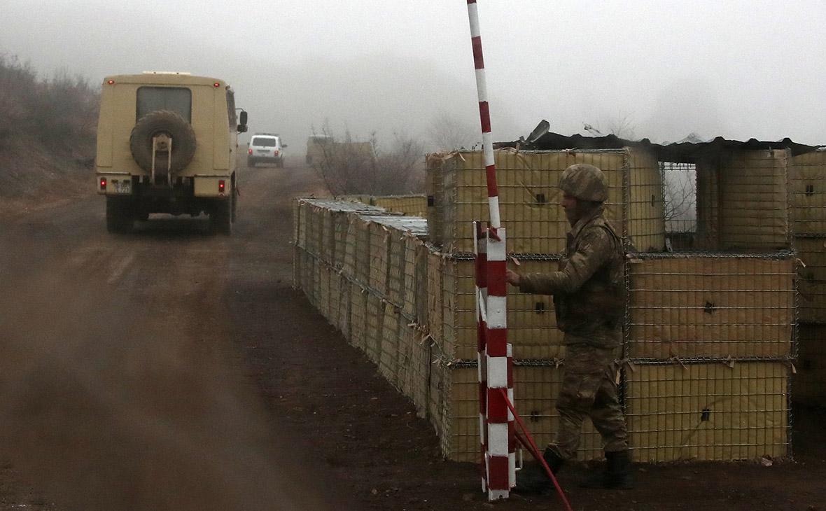 Азербайджанский военный пост на въезде в Лачинский коридор