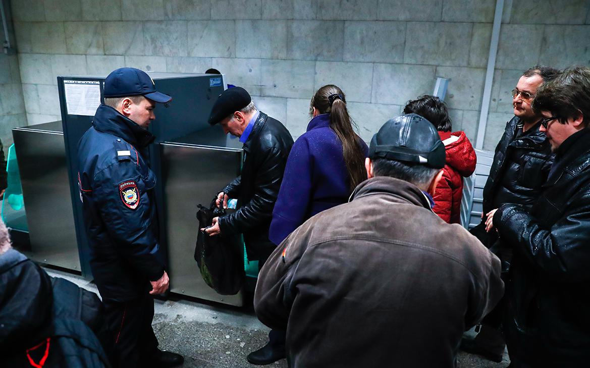 В метро Москвы допустили проверку телефонов пассажиров