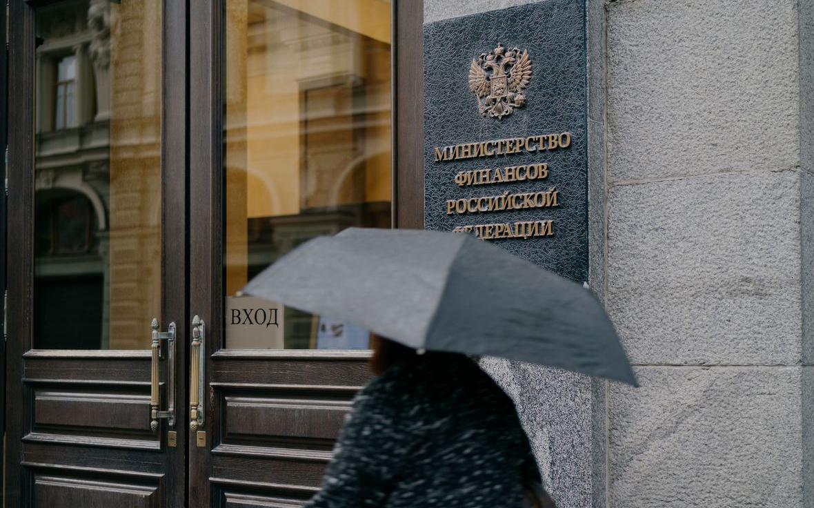 Минфин запланировал увеличить госзаимствования в 2027 году на ₽2,3 трлн