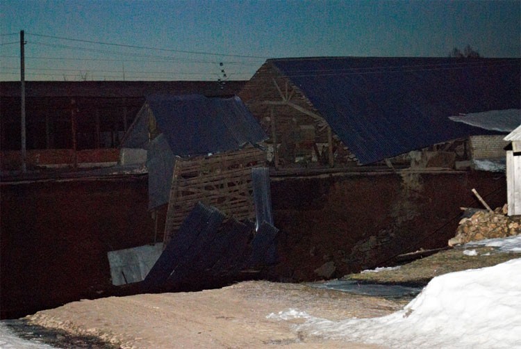 В Нижегородской области под землю провалились три здания