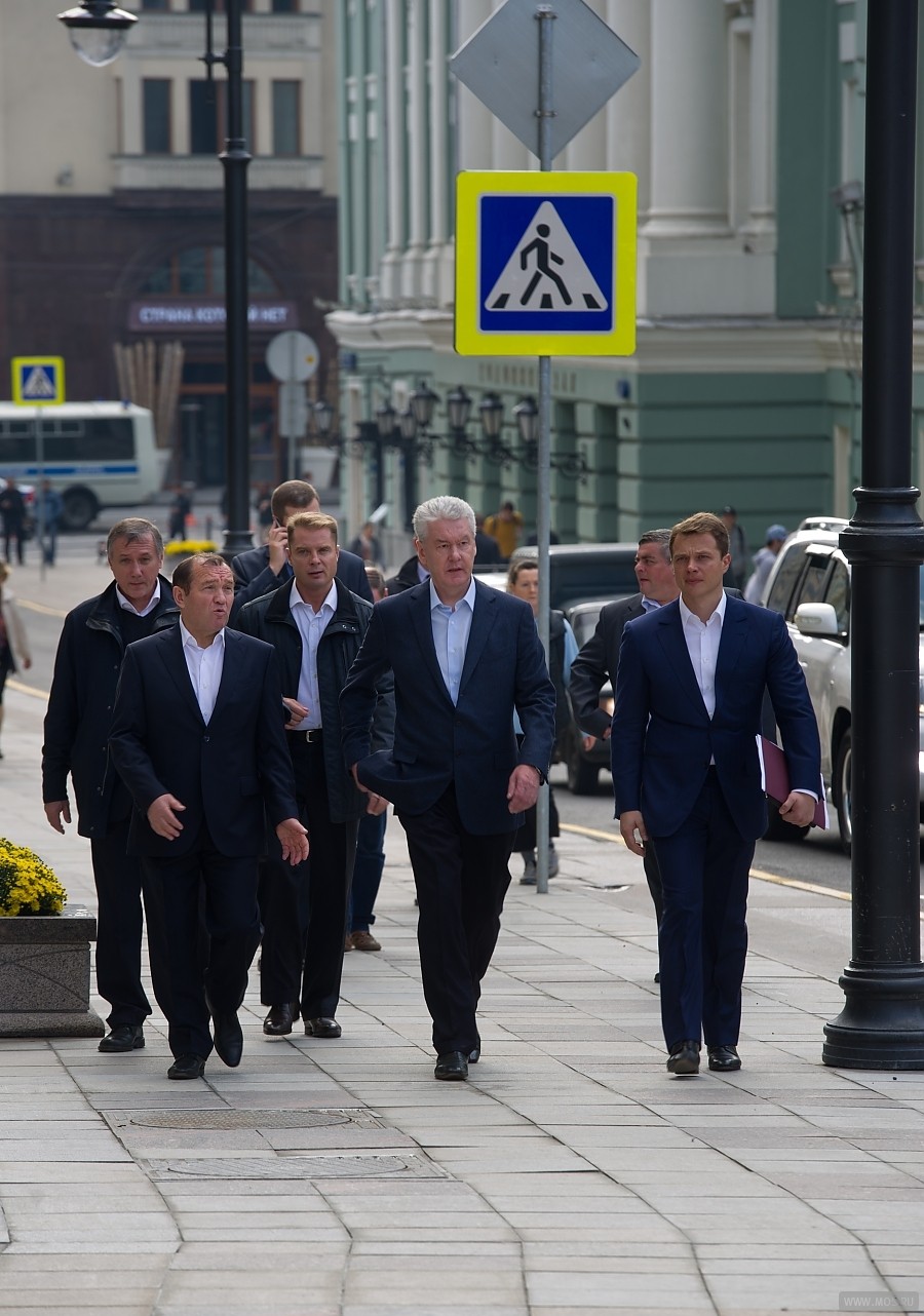 С.Собянин прокатился в метро и пешком пришел в мэрию