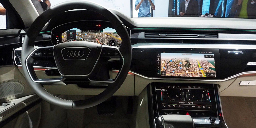 Массаж ног и много экранов: чем удивила новая Audi A8