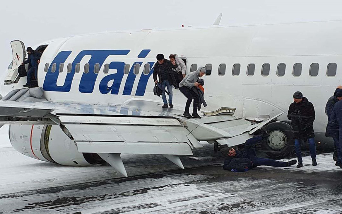 Пассажирский Boeing компании Utair совершил жесткую посадку в Коми