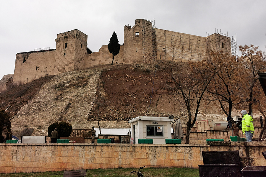 Историческая крепость в городе Газиантеп, которая входит в список всемирного наследия ЮНЕСКО. Получила разрушения в результате землетрясения 6 февраля 2023&nbsp;года