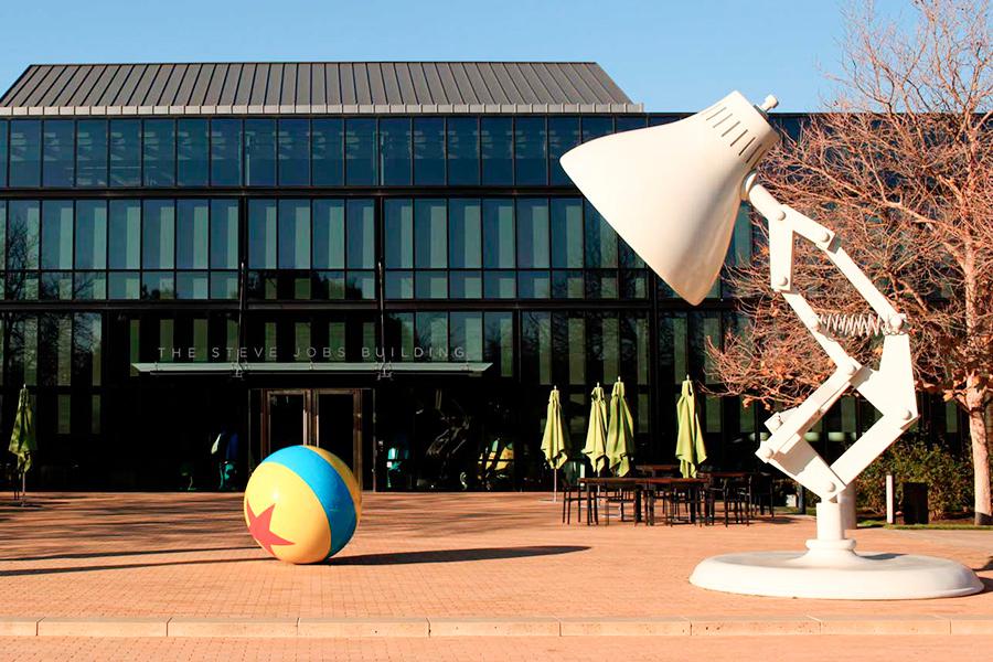 Здание главного офиса Pixar, названное в честь Стива Джобса