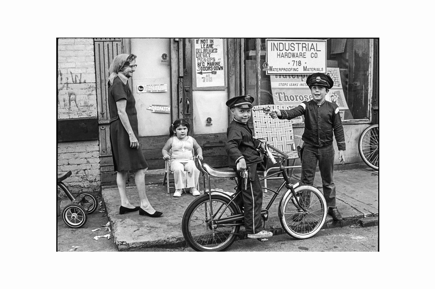 &laquo;Женщина с детьми на улице&raquo;, Нью-Йорк, август 1970