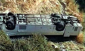 В Перу автобус упал в ущелье, погибли 26 человек