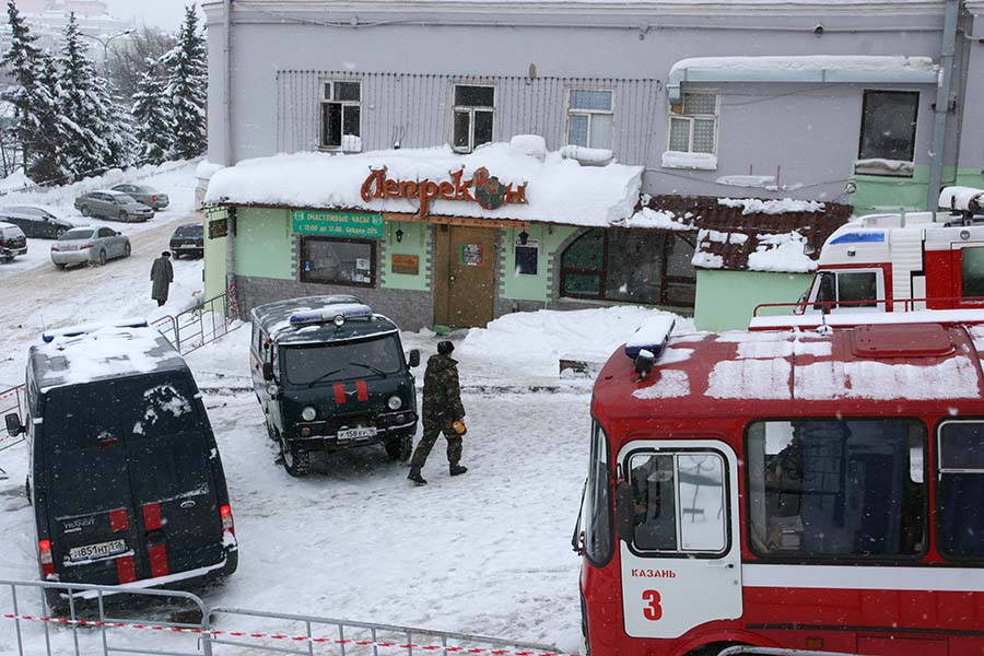 Количество жертв:  4

В ночь с 29 на 30 января 2011 года произошел пожар в баре &laquo;Лепрекон&raquo; в Казани. В момент возгорания в помещении находилось около 70 человек. Погибли четверо из них.

Спустя полгода владелицу клуба Розу Фарукшину приговорили к трем годам лишения свободы за оказание услуг, не отвечающих требованиям безопасности, а также нарушение требований пожарной безопасности. Суд предоставил ей отсрочку наказания до тех пор, пока ее дочери не исполнится 14 лет.
