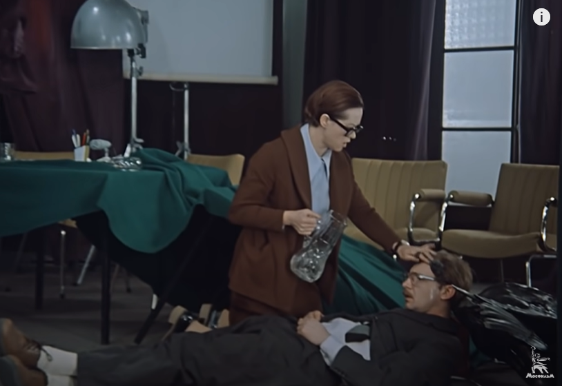 Посмотрите на галстук Самохвалова. В «Служебном романе» нашли киноляп