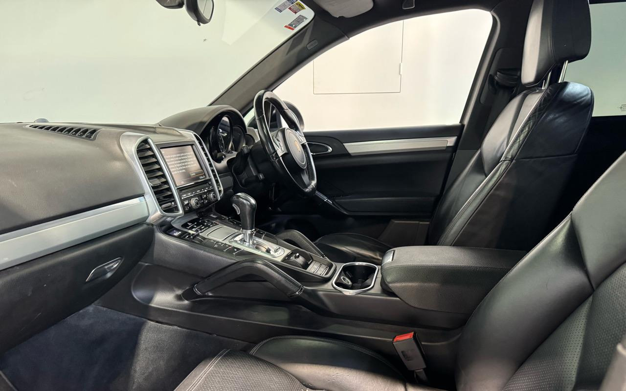 Салон Porsche Cayenne изменениям не подвергся