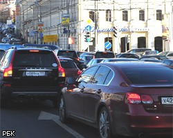 Авария с участием маршрутки вызвала пробку на юге Москвы