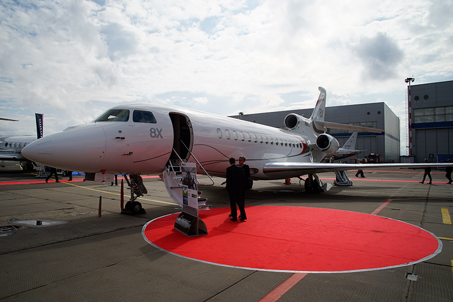 Производитель: Dassault Aviation

Дальность полета: 11945 км

Скорость: около 900 км/ч

Максимальное число пассажиров:  8

Цена:  около $58 млн

​
