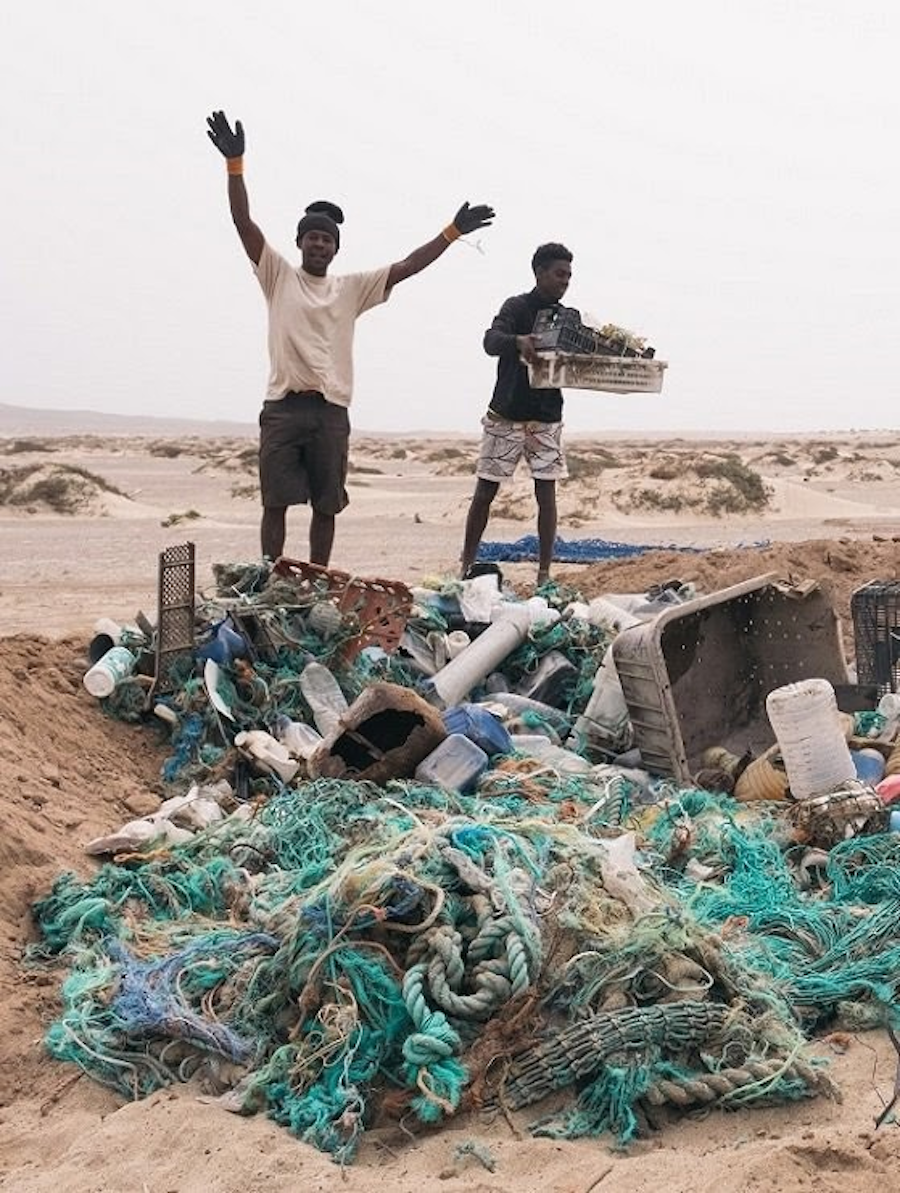 Очистка пляжа от мусора