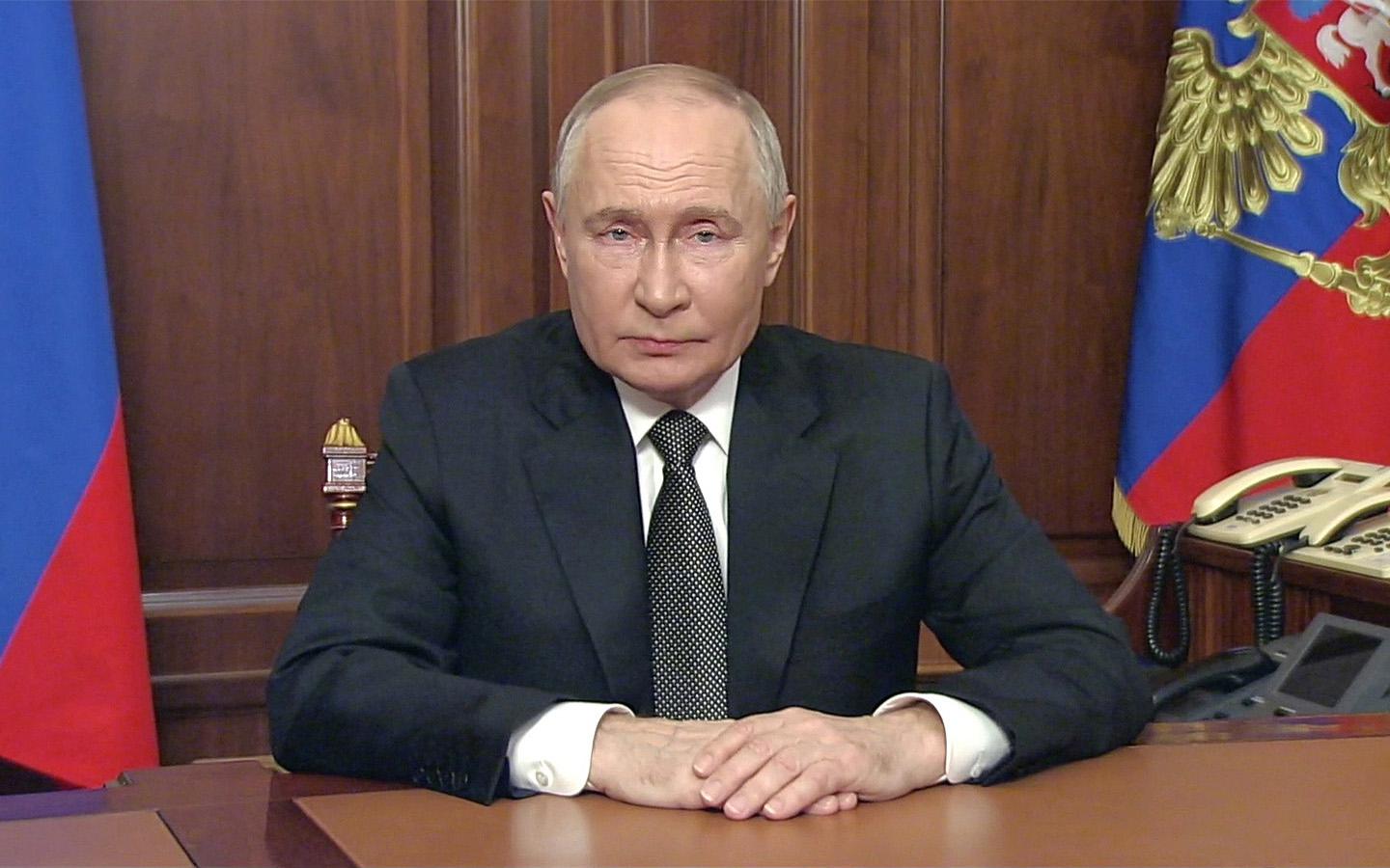 Путин утвердил повышение штрафов за непропуск машин с мигалками