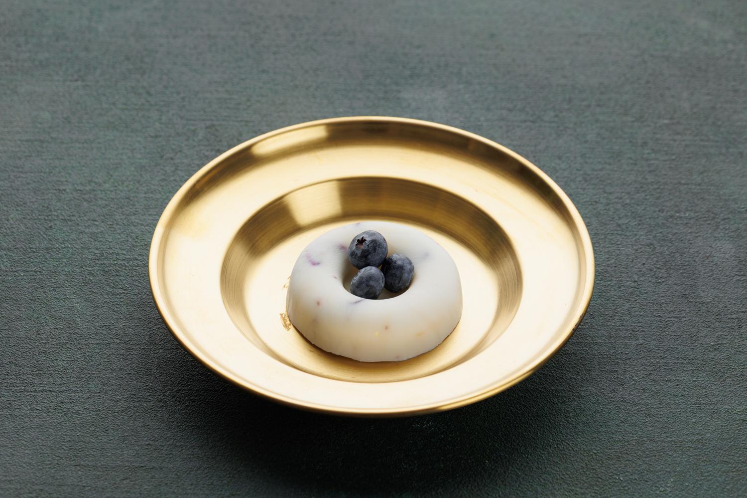 Сорбет из натурального йогурта с сезонными ягодами