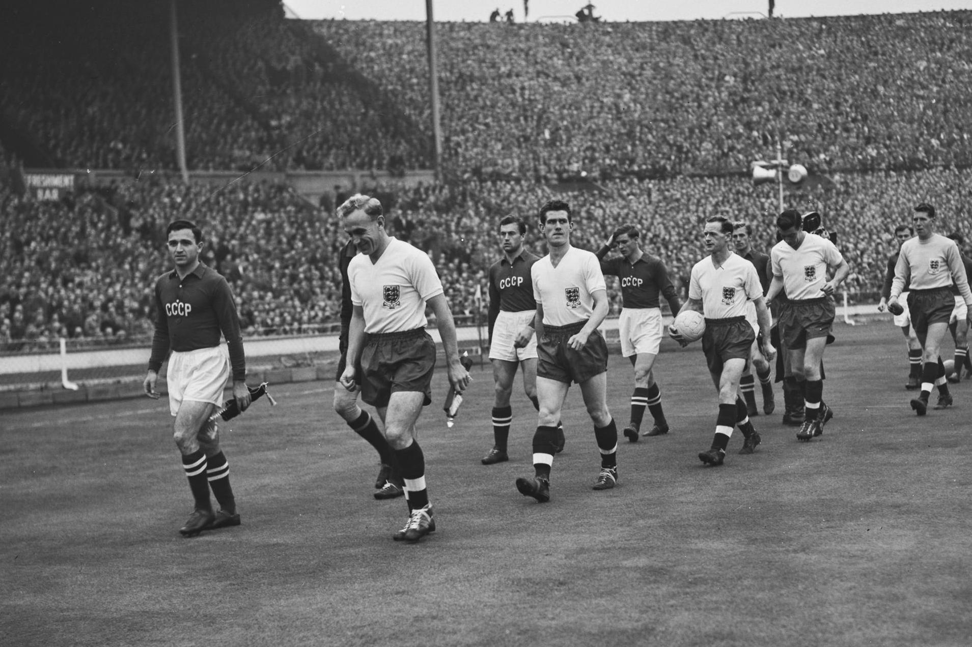 Никита Симонян в качестве капитана выводит сборную СССР на первый для нее матч на чемпионатах мира
