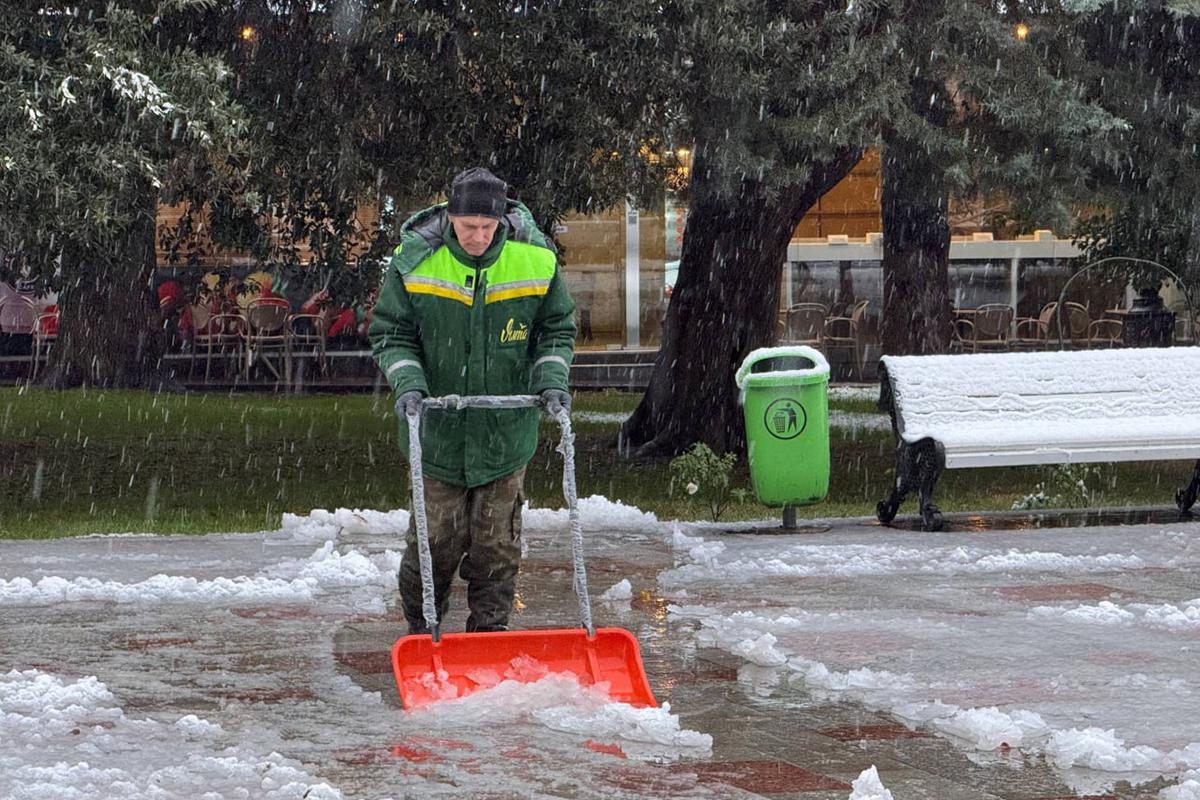 Cнегопад в Большой Ялте, 29 декабря 2025 года