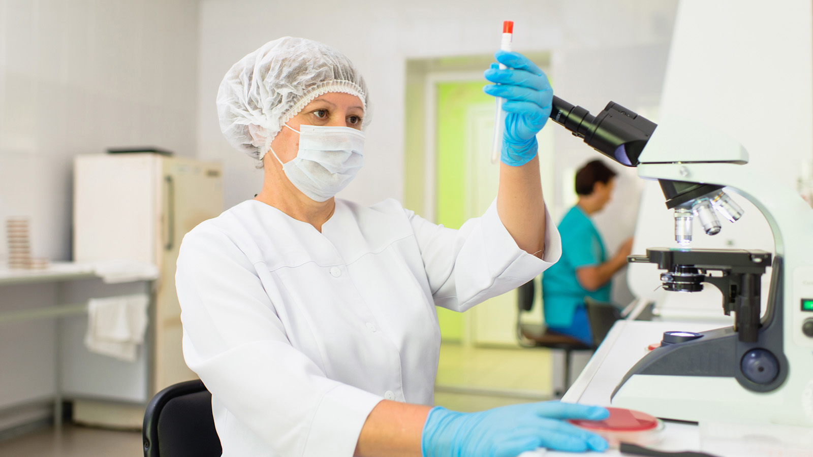 Онколог объяснил, какие вирусы могут вызвать рак. Это важно знать