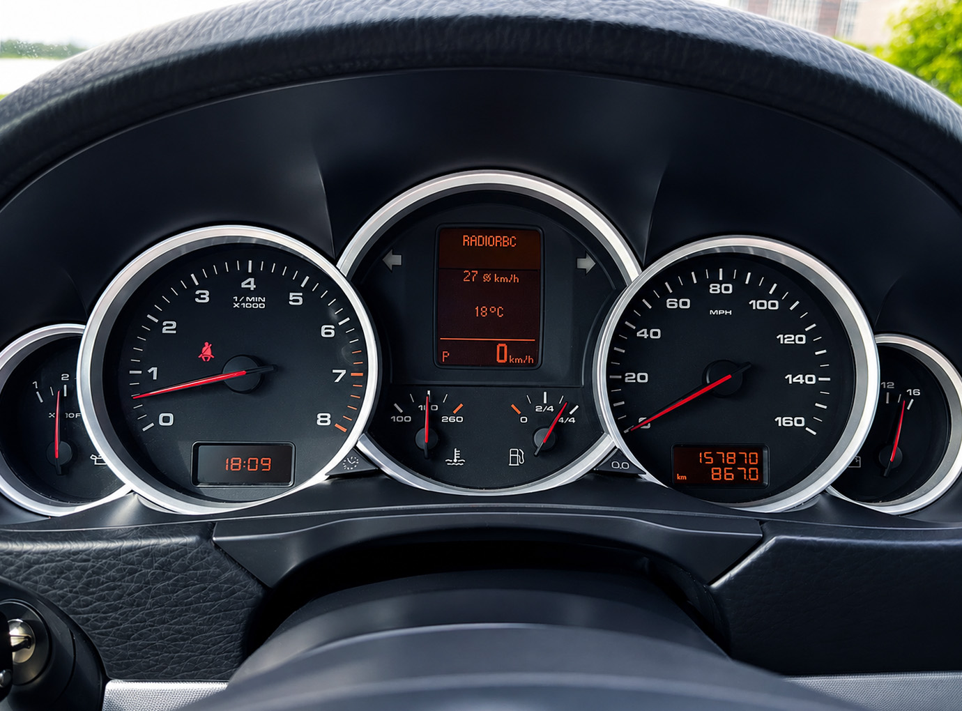 Некоторые владельцы устанавливают приборки от версии Turbo с большим цветным экраном. Но &laquo;колхоз&raquo;, как говорится, дело добровольное.&nbsp;