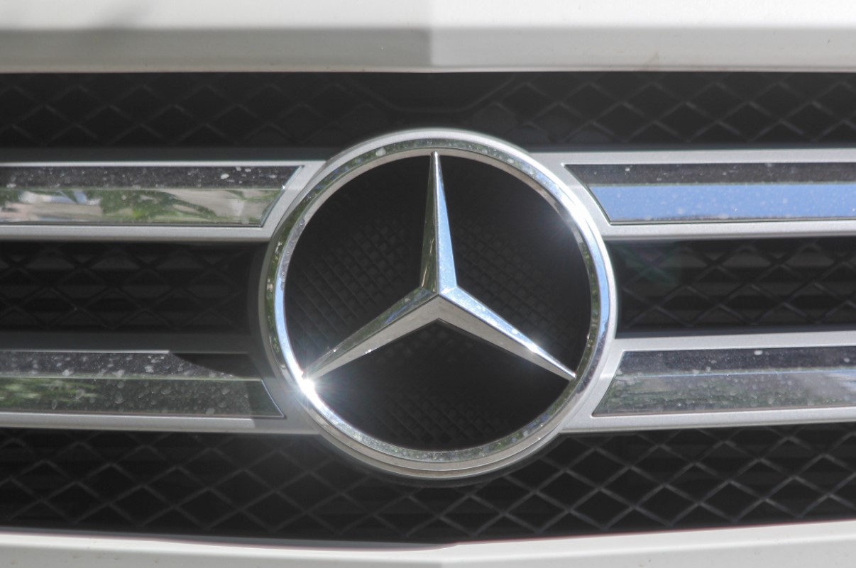 Тюменская генподрядная организация ищет водителя автосамосвала Mercedes-Benz