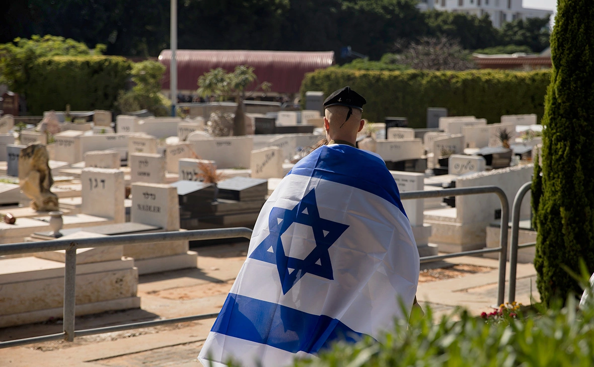 Amir Levy / Getty Images