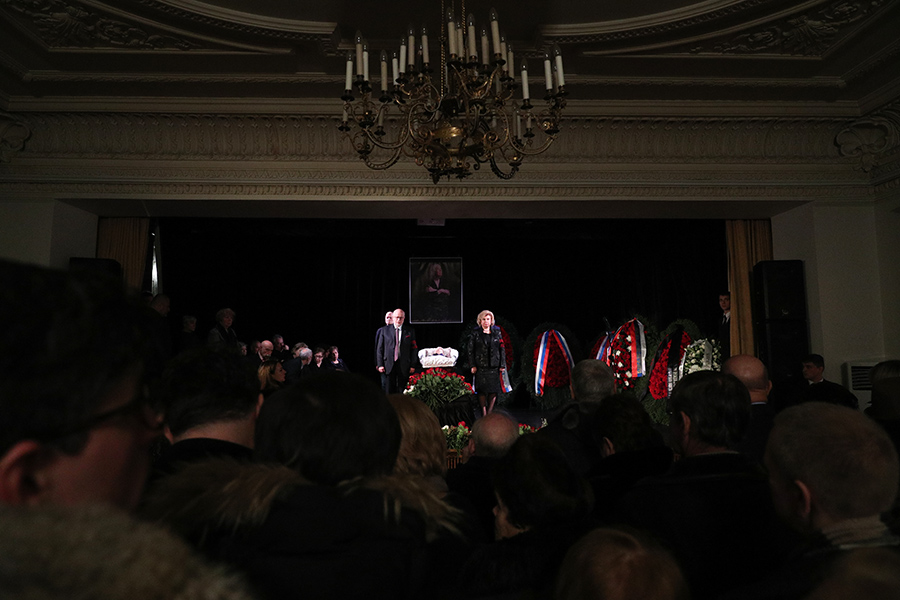 Прощание проходит в Центральном доме журналиста. Правозащитницу похоронят на Троекуровском кладбище