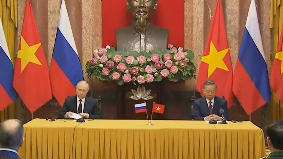 Путин заявил о росте на треть доли нацвалют в расчетах с Вьетнамом