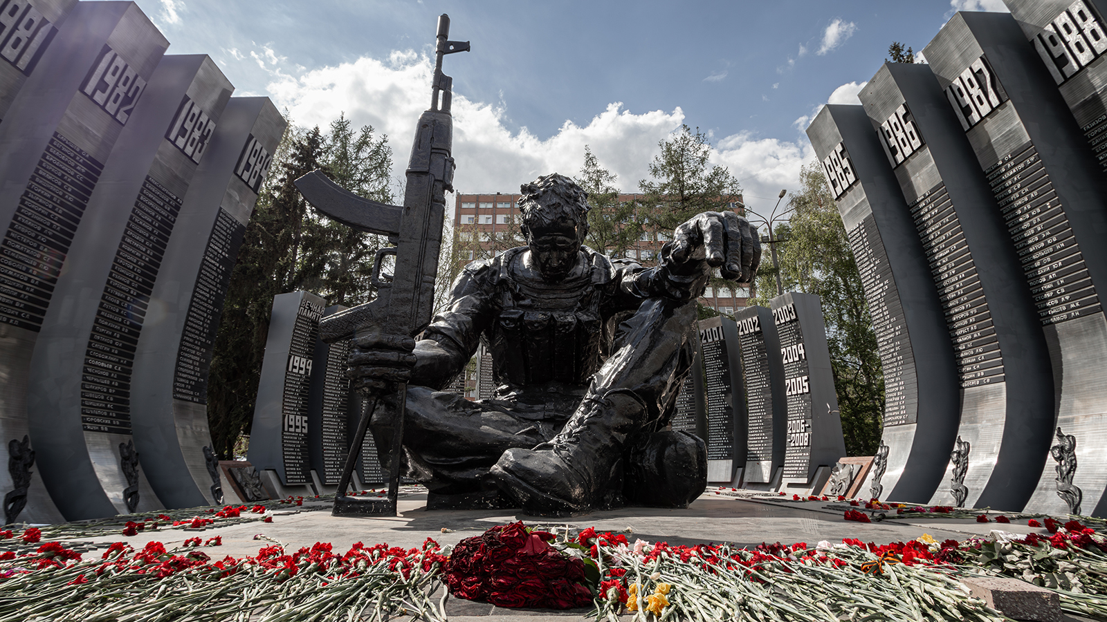 <p>Мемориал воинам-интернационалистам &laquo;Черный тюльпан&raquo; в Екатеринбурге</p>